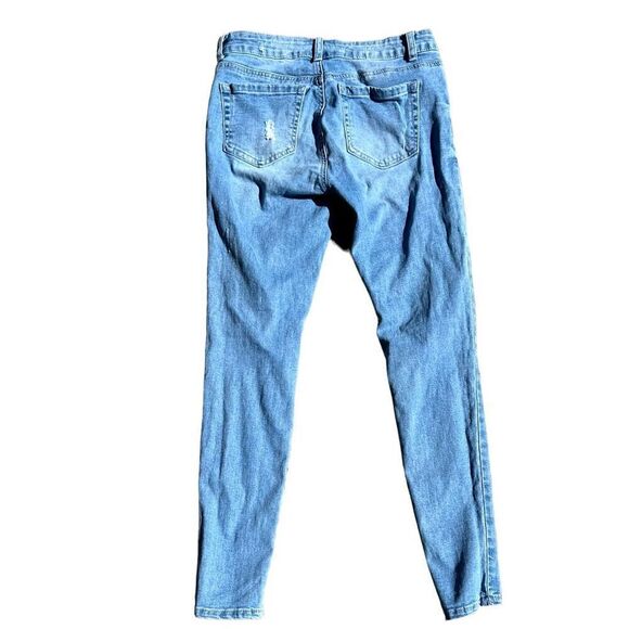 FOREVER 21 Light Wash Distressed Jeans Size 6 - Picture 3 of 4